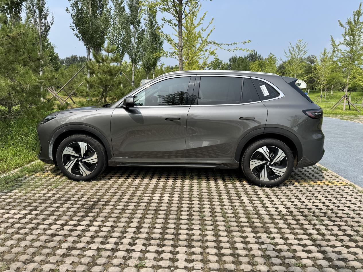 10-15万纯电SUV出新品，深蓝S05和银河E5谁更值