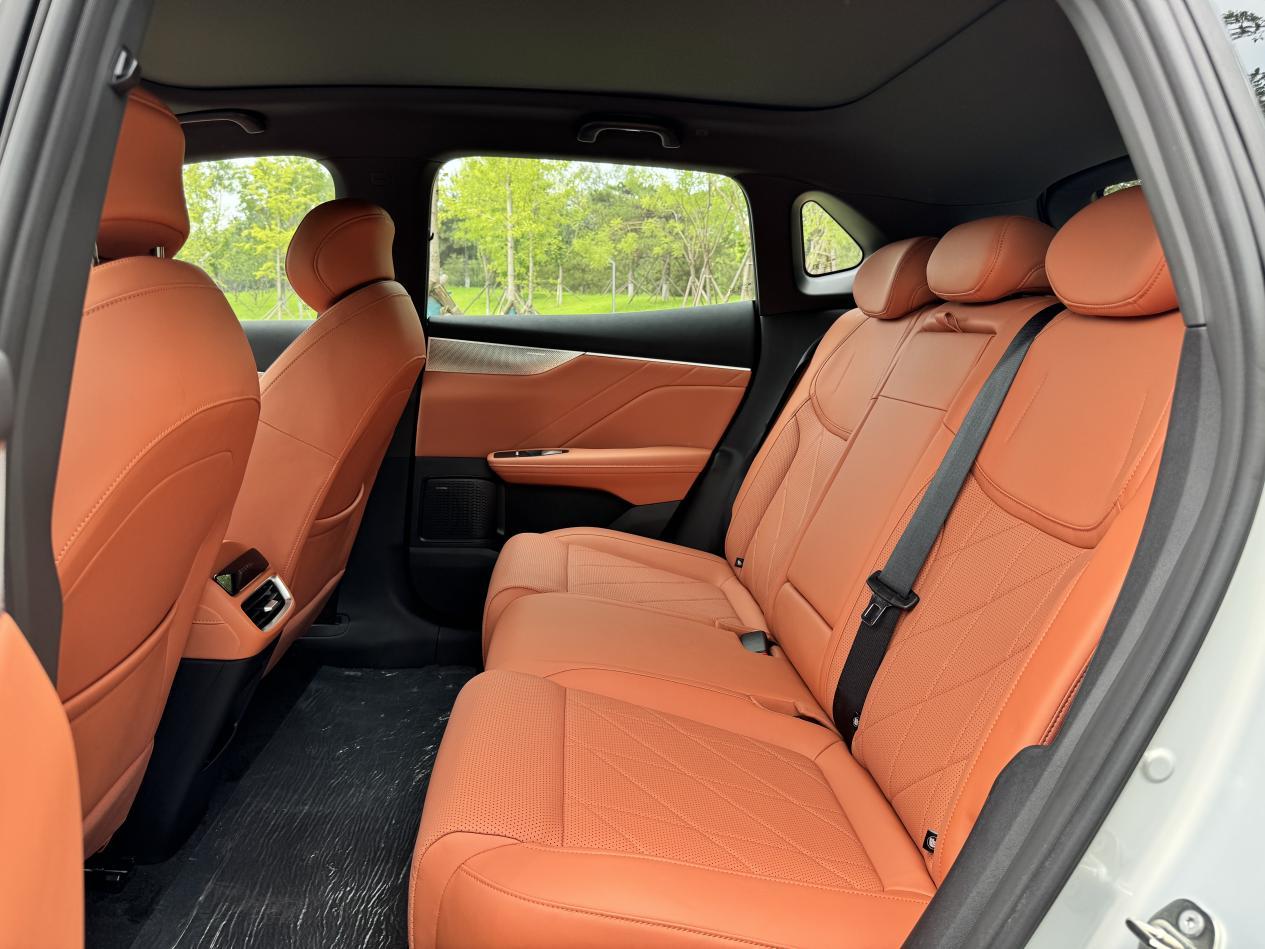 10-15万纯电SUV出新品，深蓝S05和银河E5谁更值