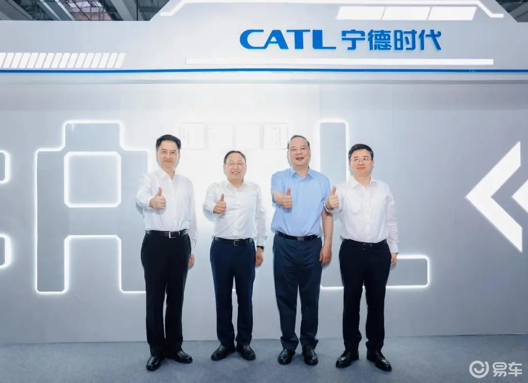 九万里风鹏正举,问界M8纯电版以何成为豪华SUV标杆?