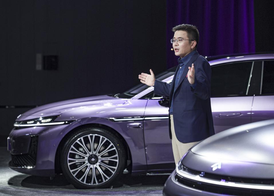 广汽昊铂首款智慧旗舰轿车A800亮相成都车展