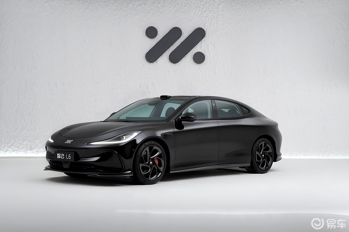 AUDI字母标还是不值钱？四环标没了，奥迪也得降价求生