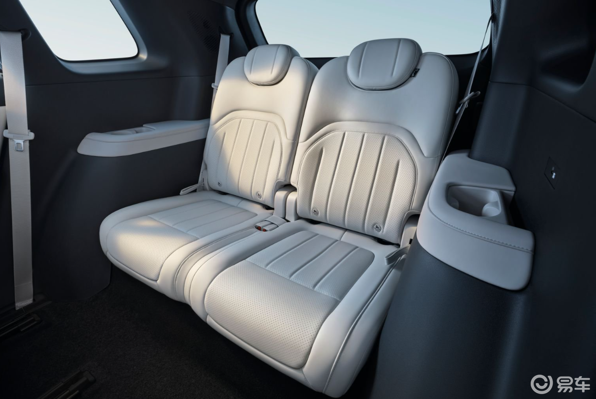 17.36万起!新款eπ008升级3C快充,配零重力座椅