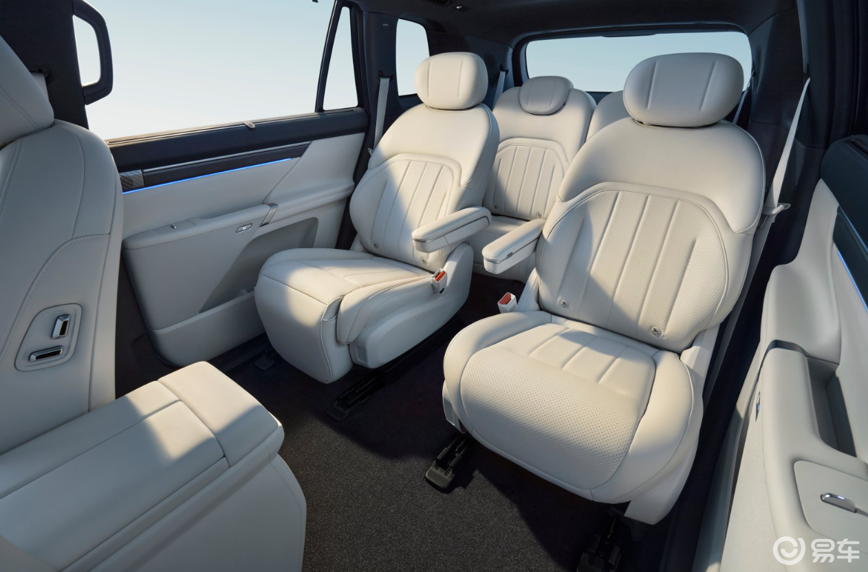 17.36万起!新款eπ008升级3C快充,配零重力座椅