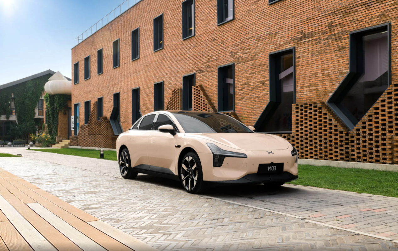 哪款车能更好解决夏季用车痛点?零跑B01还是秦L EV