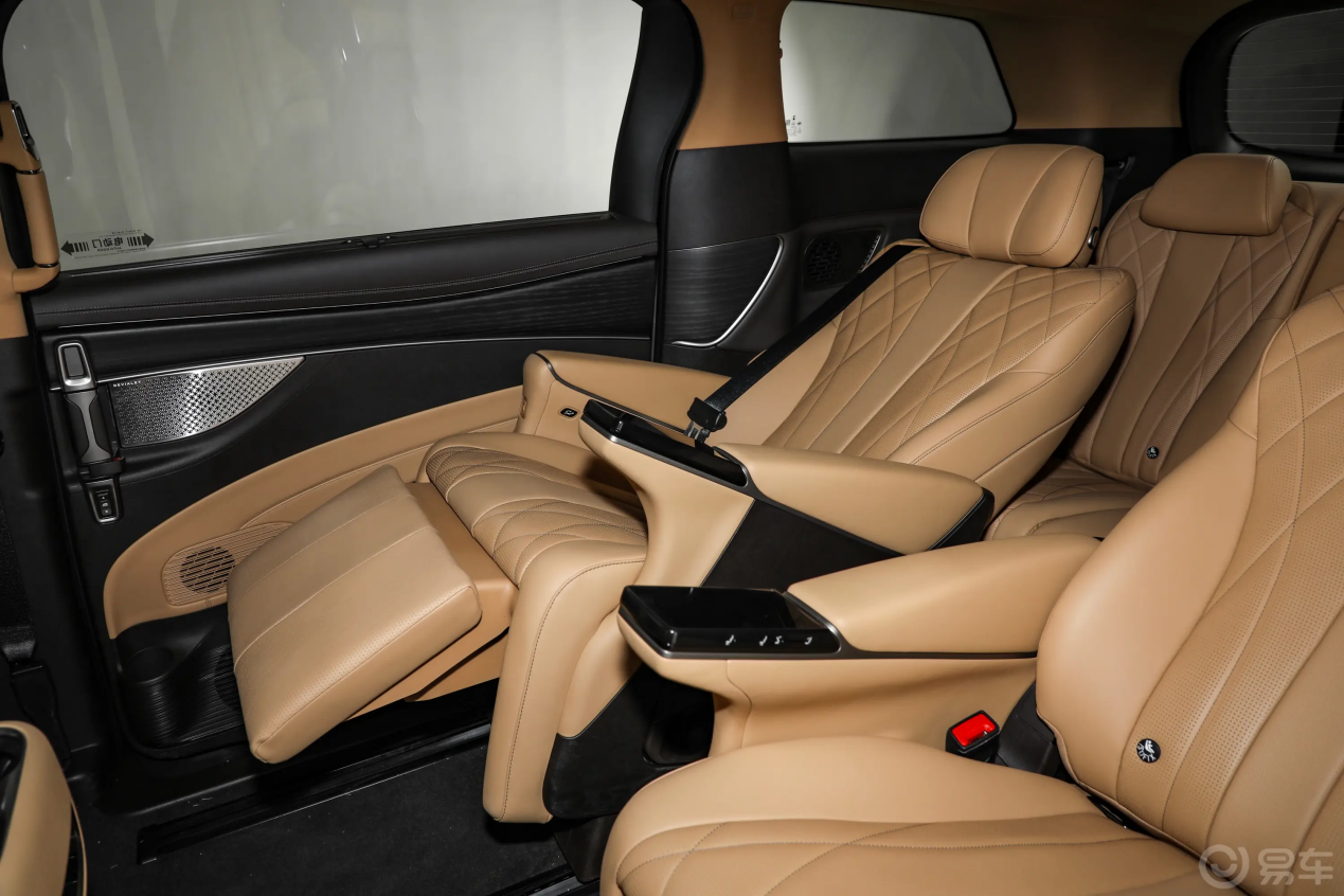 广汽传祺向往 M8 与岚图梦想家、腾势 D9 深度对比