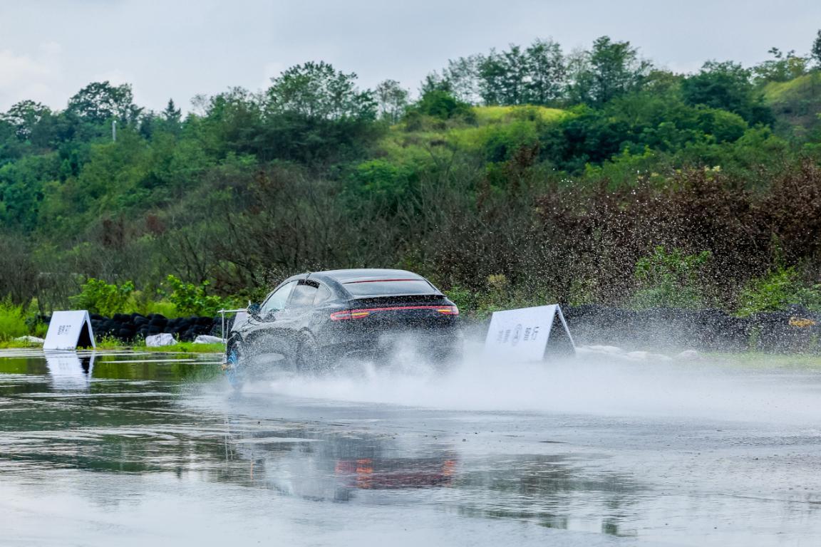 途灵平台底盘性能通过严苛测试，智界R7重塑纯电驾控标杆