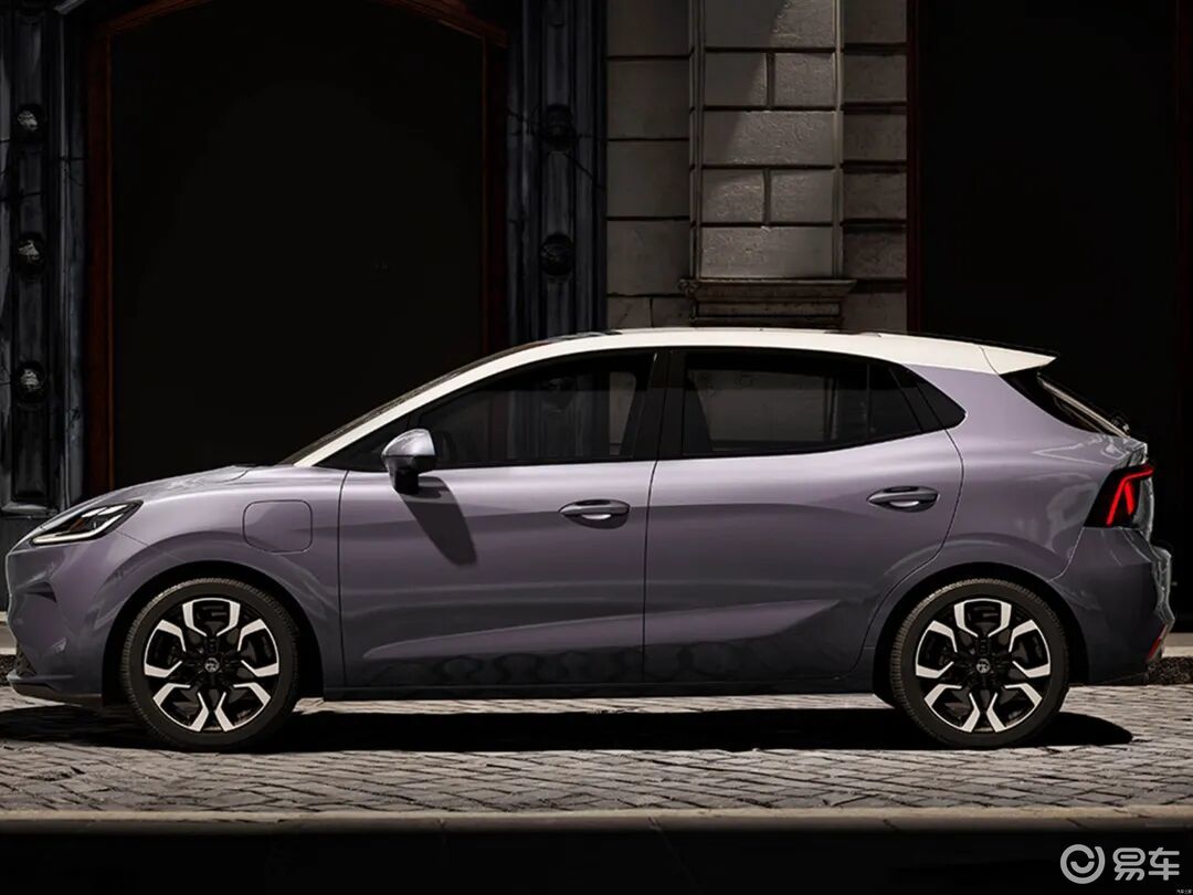 当全新MG4遇上极狐T1:谁能突破纯电小车战力值天花板？