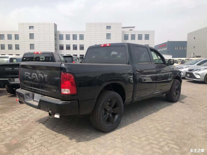 公羊加版 全部在售 2023款 2022款 2021款 2019款道奇公羊5.7L运动暗夜报价 配置图片详情