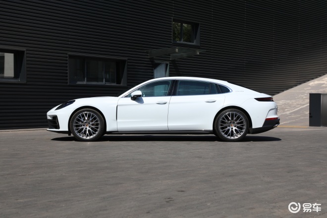 保时捷车主喜欢蔚来ET9的设计和底层技术和高级的驾驶!