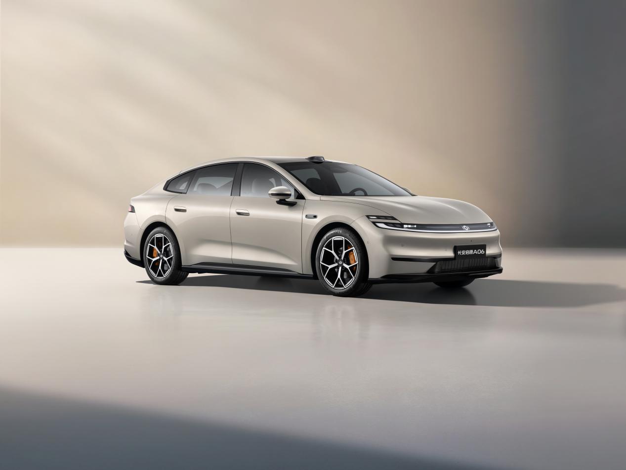 预售价11.99万元起，长安启源A06标配即高配