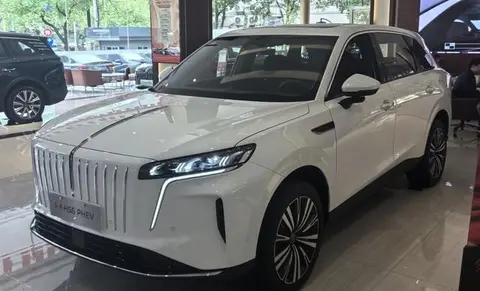 SUV和轿车谁更安全？老司机扒透实测数据，答案不纠结