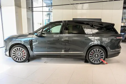 试驾蔚来全新ES8：900V高压+可充可换电，旗舰实力到底如何